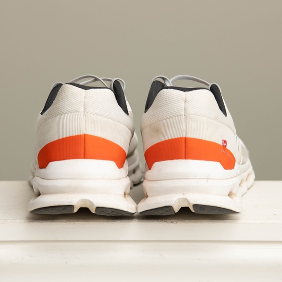 On CloudRunner Mens 11 Running Shoes White On Clouds Athleisure Gym Performance - Picture 4 of 10